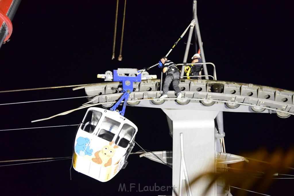 Koelner Seilbahn Gondel blieb haengen Koeln Linksrheinisch P892.JPG - Miklos Laubert